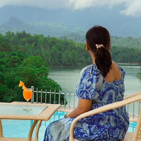 מלון Mennanyam Serene Aqua Hills Kozhikode מראה חיצוני תמונה