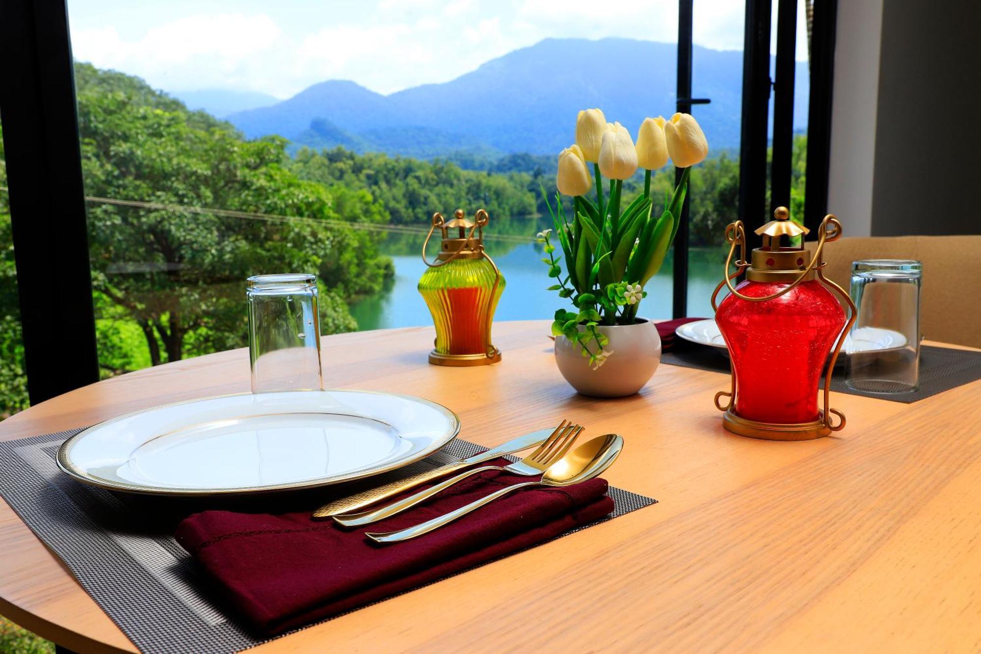 מלון Mennanyam Serene Aqua Hills Kozhikode מראה חיצוני תמונה