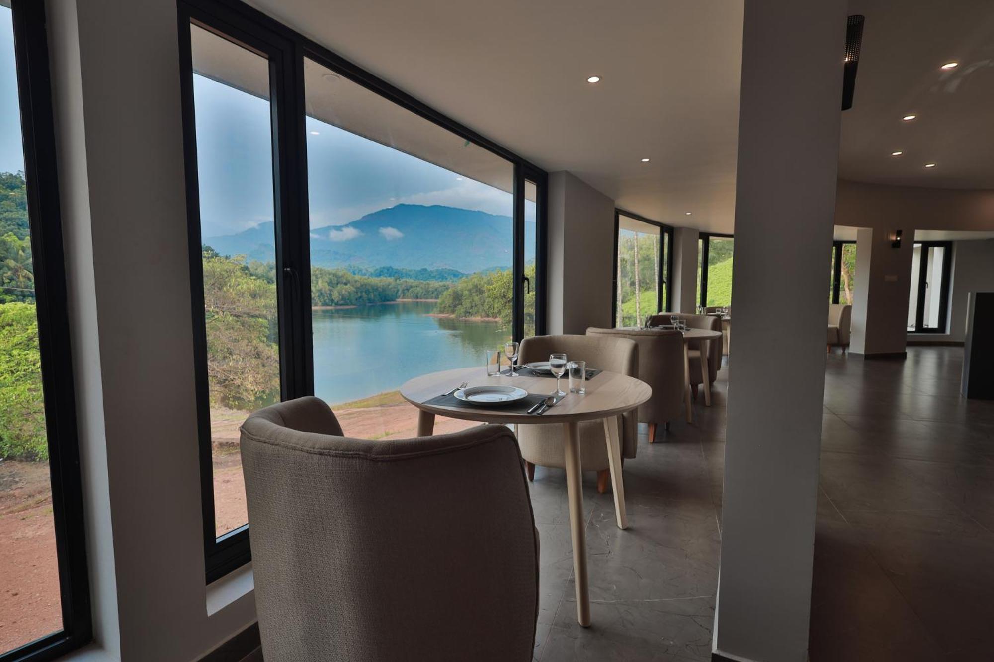 מלון Mennanyam Serene Aqua Hills Kozhikode מראה חיצוני תמונה