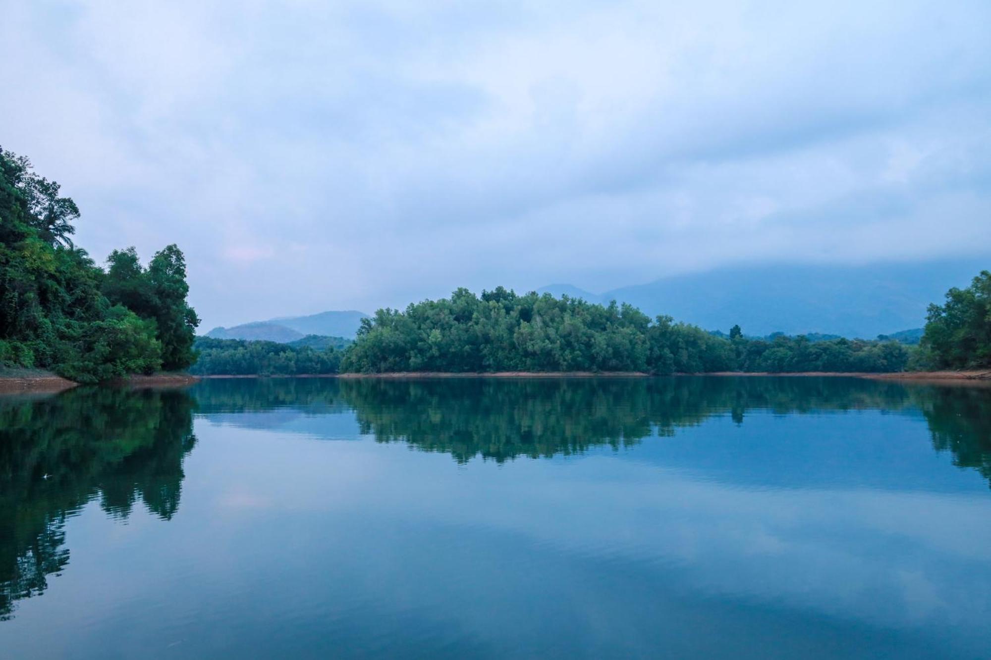 מלון Mennanyam Serene Aqua Hills Kozhikode מראה חיצוני תמונה