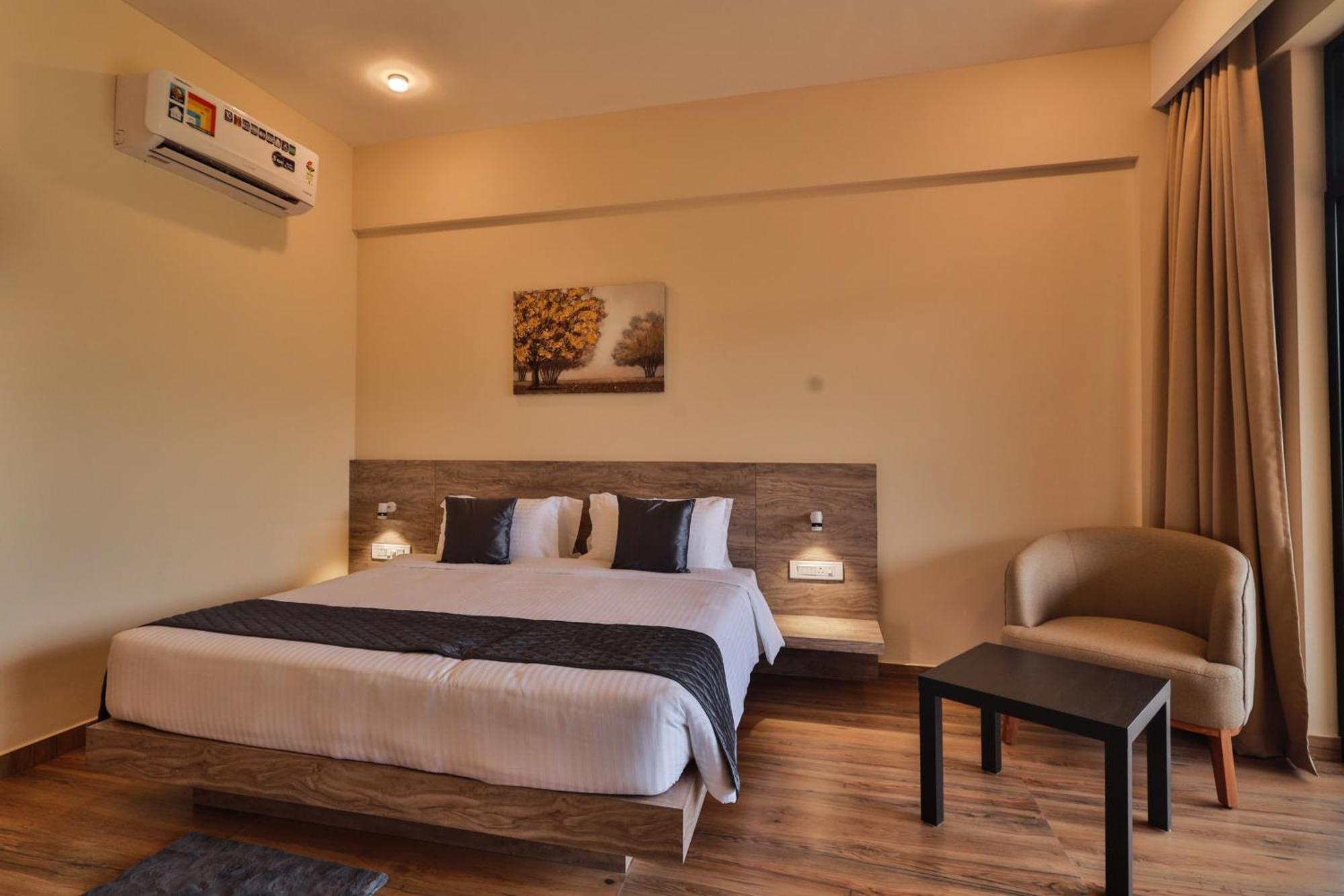 מלון Mennanyam Serene Aqua Hills Kozhikode מראה חיצוני תמונה