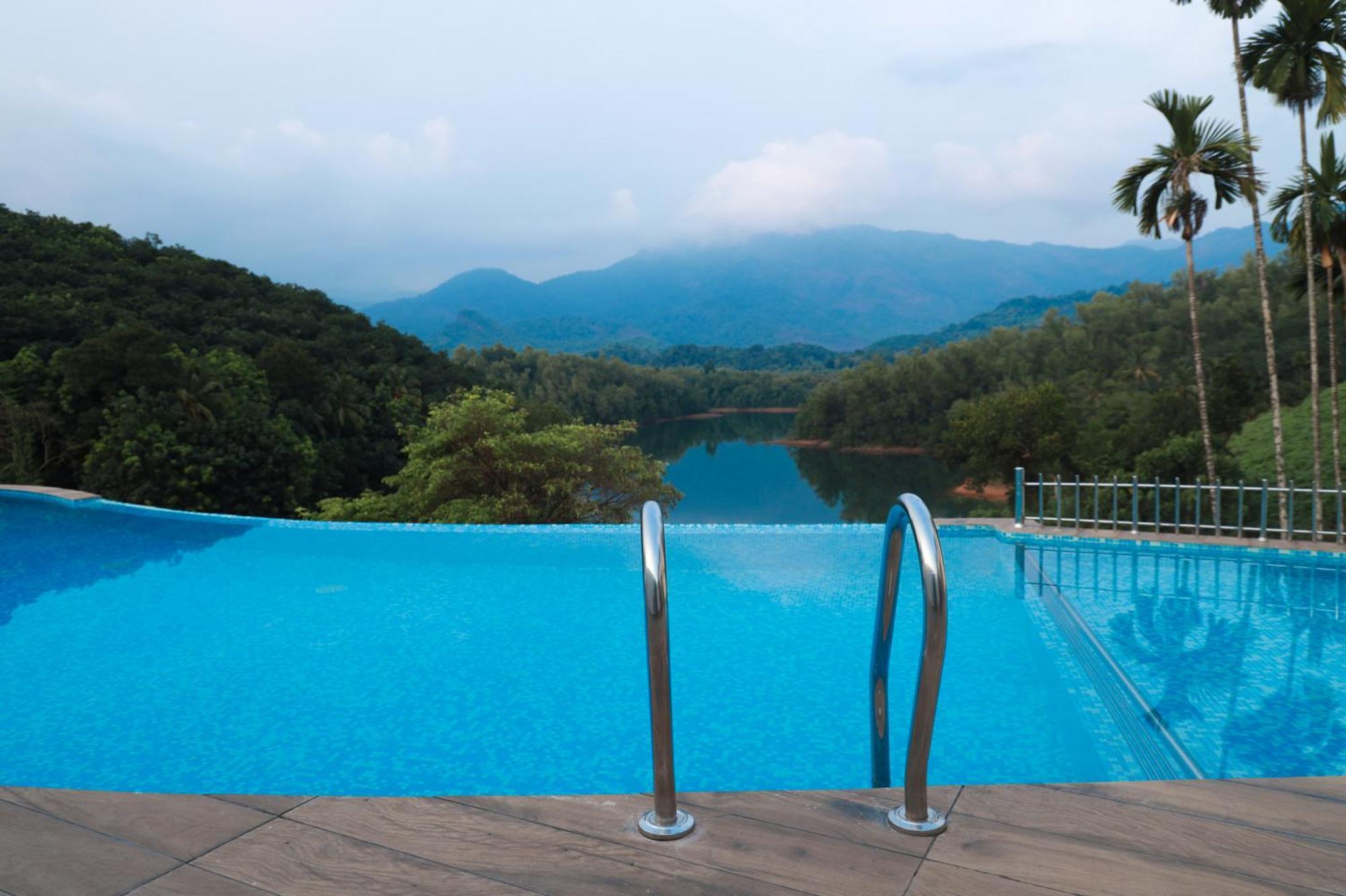 מלון Mennanyam Serene Aqua Hills Kozhikode מראה חיצוני תמונה