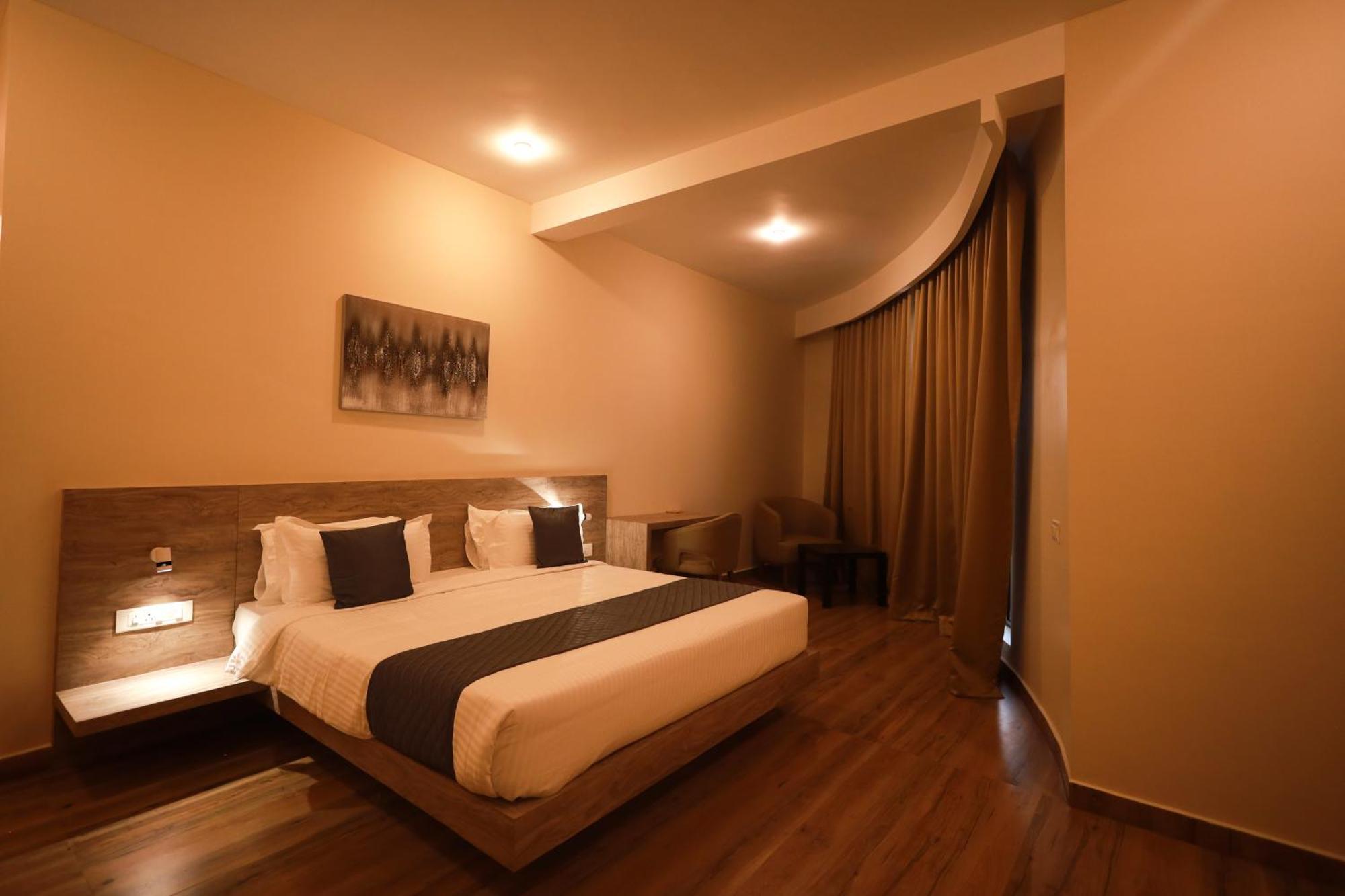 מלון Mennanyam Serene Aqua Hills Kozhikode מראה חיצוני תמונה
