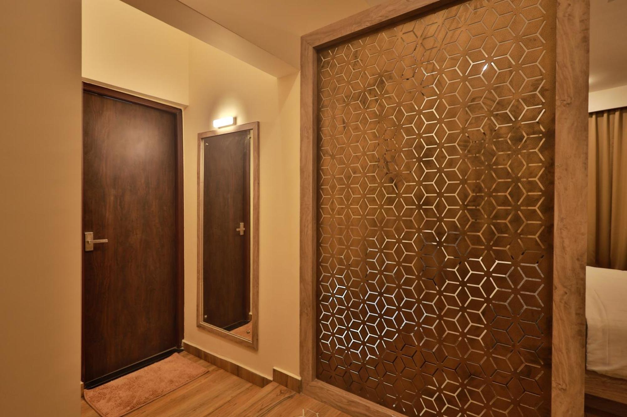 מלון Mennanyam Serene Aqua Hills Kozhikode מראה חיצוני תמונה