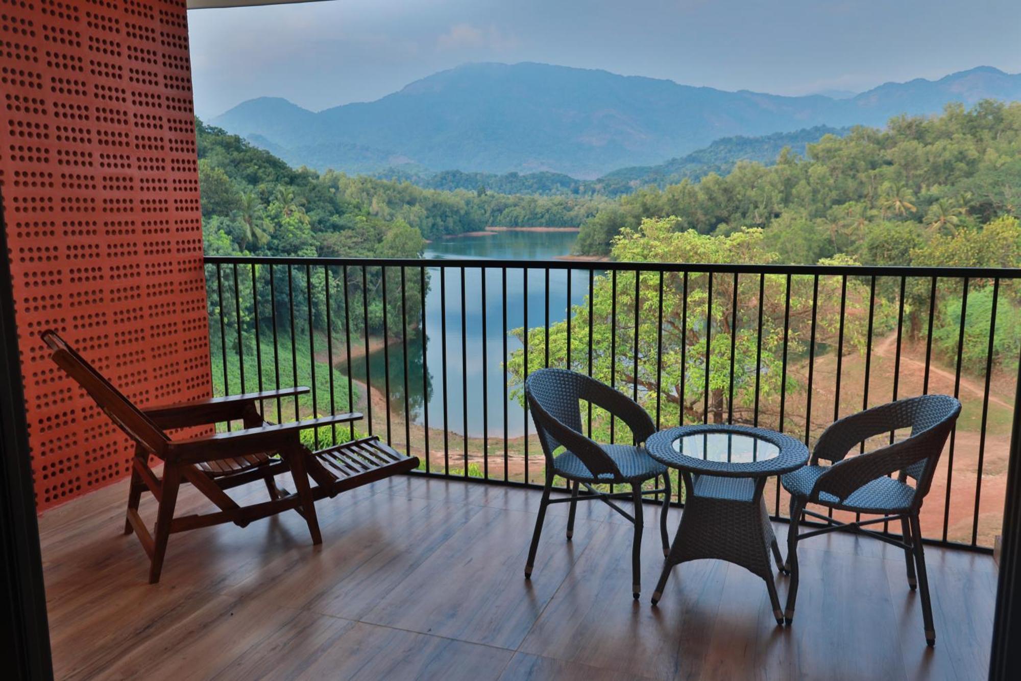 מלון Mennanyam Serene Aqua Hills Kozhikode מראה חיצוני תמונה